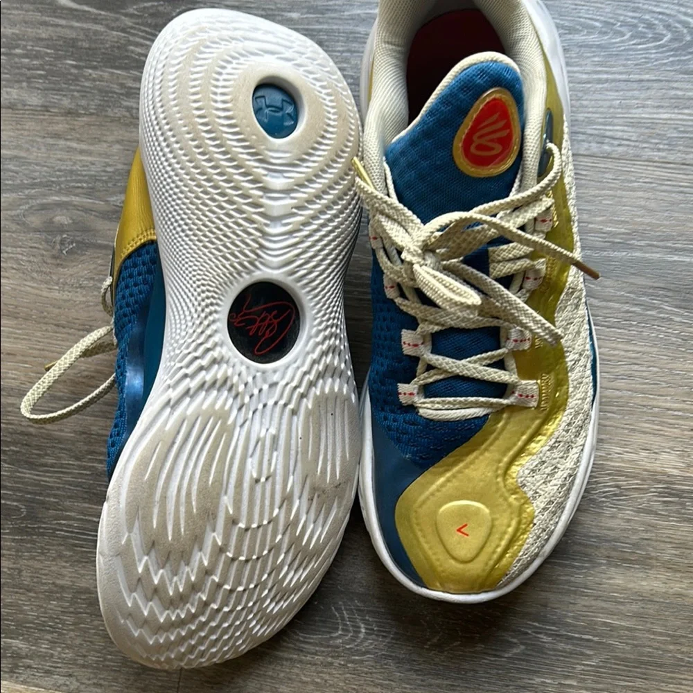 Curry Under Armour Basketball Shoes - Picture 4 of 5